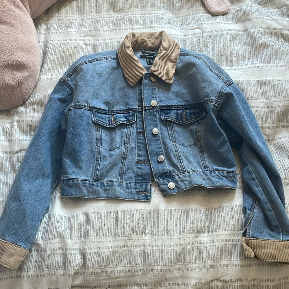 Forever 21 Jean Jacket with tan collar, size small